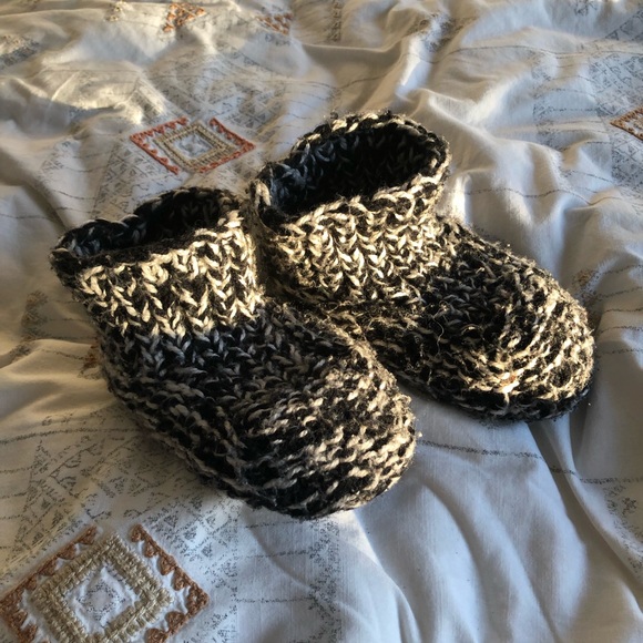 Fawn crochet adult booties/house shoes - Picture 3 of 7